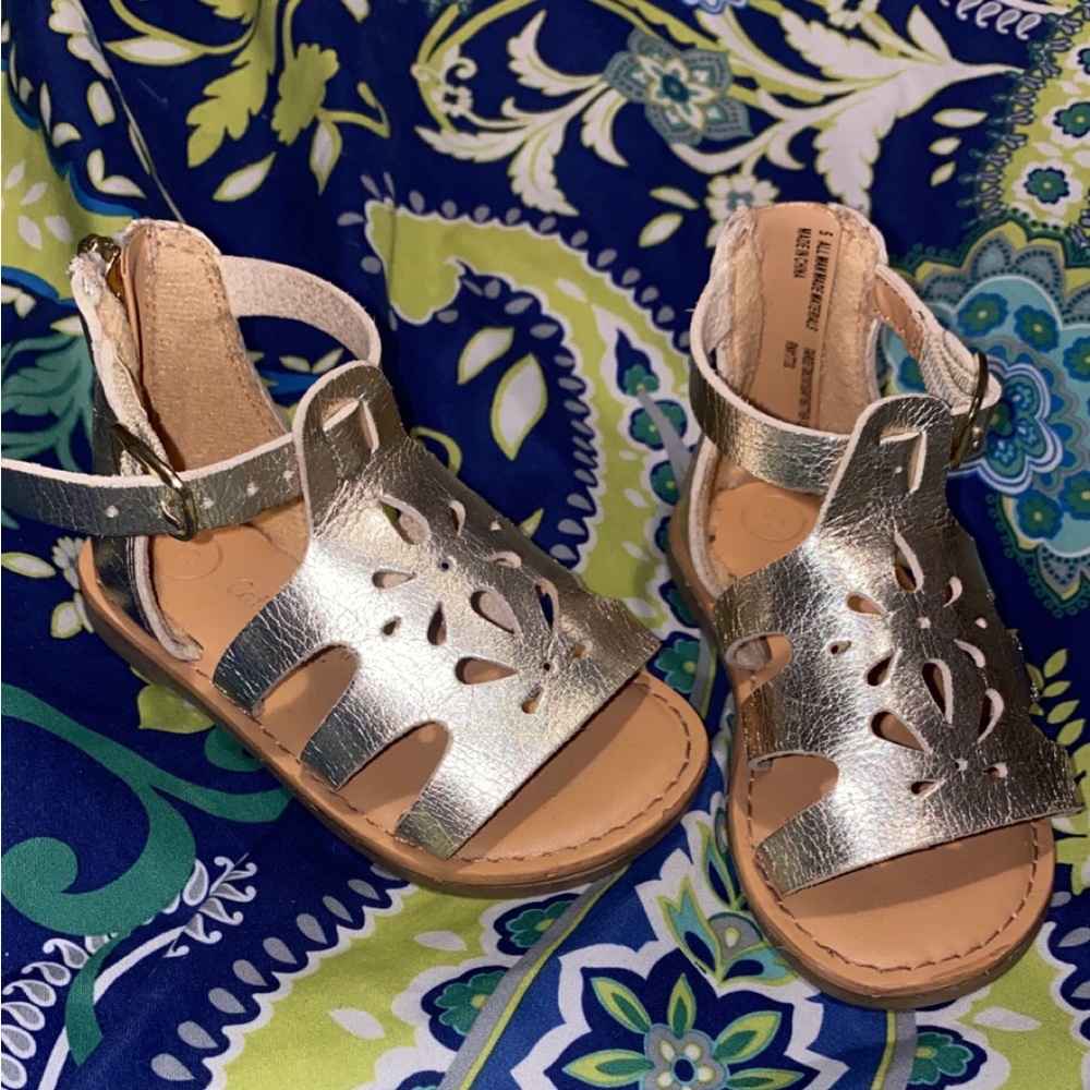 Cat & Jack toddler girl size 5 gold metallic sandals